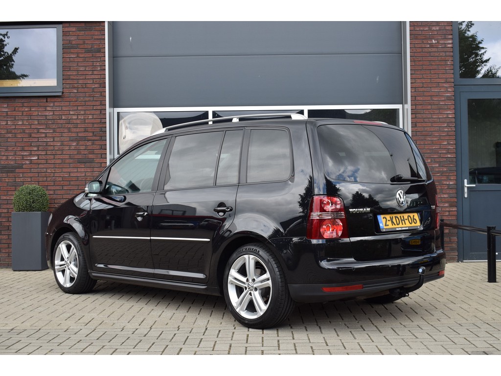 Investeren Gewoon Trouw Volkswagen Touran 1.4 TSI 140pk Highline / R-line 7-Persoons - Hentra Auto's